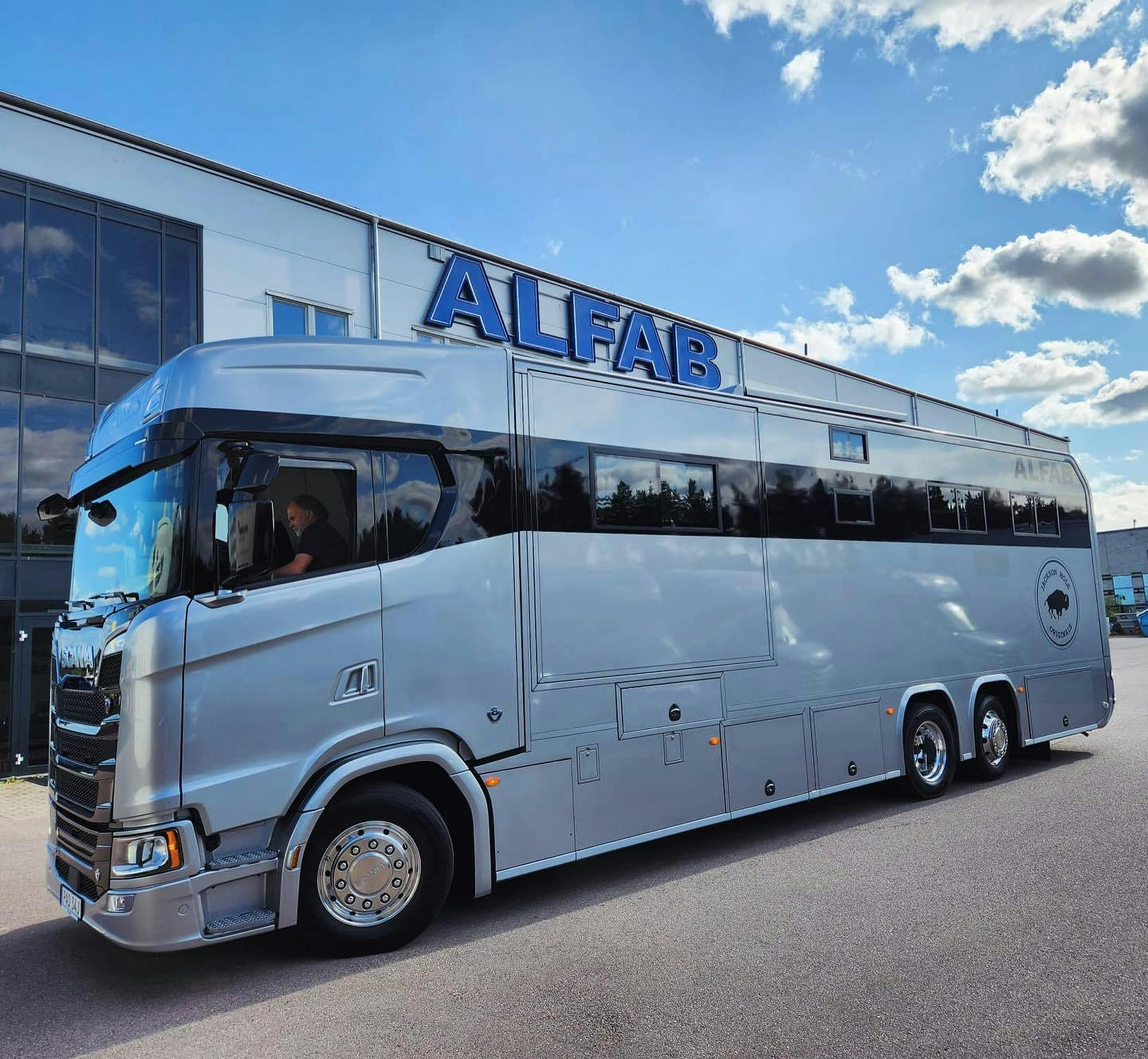 Vi är mycket glada över att ha levererat denna fina Scania V8 till en fantastisk familj i Stockholmsområdet    